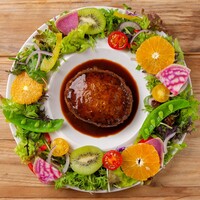 ～森と畑の恵み～　フラワーリースサラダ付　やさいの王様ハンバーグ