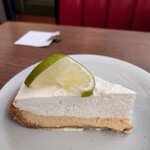 Lucy's Bakery & Kitchen - キーライムパイ