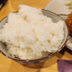 とんかつ 七十朗 - 艶々のご飯が美味しいの