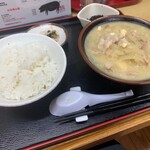 とん汁 たちばな - とん汁定食並（1070円）