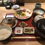 対馬のどぐろとイカ活き造り 博多 魚蔵 都ホテル店 - 