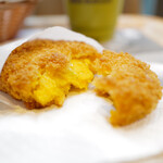 MOS BURGER & MOS CAFE - 