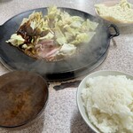 伊賀食堂 - ミックス定食と豚定食にうどん玉