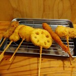 串カツ田中 - 串セット(レンコン、エビ、豚、牛、玉ねぎ)チーズ