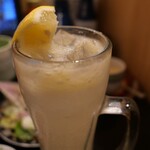 Mawashizushi Katsu Katsu Midori - 果実が一杯入ったレモンサワー