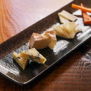 Sommelier carefully selected ☆ Assorted cheese