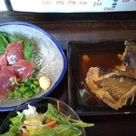 居酒屋 姫咲丸 - カツオ刺と赤ガレイ煮