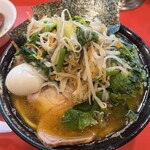 家系総本山 吉村家 - チャーシュー麵固め濃いめ多めほうれん草野菜畑ゆで卵