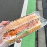 秋保パン食堂 コッペ - キャロット・ラペ。２、３分で出来上がり。