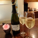 Wine Bar base - スパークリングワイン：700円？(’14.01月金曜日)