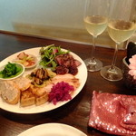 Wine Bar base - 前菜盛り合わせ：1200円(’14.01月金曜日)