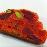 パリアッシュ - 断面から覗く溢れんばかりのドライ苺がたっぷりのシュトーレン