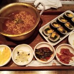本場韓国料理 ぎわ - ポテトサラダ、白菜キムチ、青菜キムチ、大根漬、大根と人参のナムル