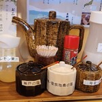 とんかつ 七十朗 - 調味料たち