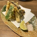 地下だけど入ったら雰囲気が良くて料理人がしっかり食事を作ってお酒もたくさんあって楽しいお店。ごんべえ - 