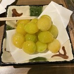 地下だけど入ったら雰囲気が良くて料理人がしっかり食事を作ってお酒もたくさんあって楽しいお店。ごんべえ - 