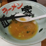 家系ラーメン 近藤家 - 底に残ったスープ