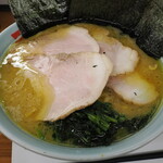 家系ラーメン 近藤家 - こっちが前？