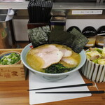 家系ラーメン 近藤家 - 青ねぎとチャーシューメン(中)とキャベチャー