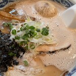 愚直 - クリーミースープの豚骨ラーメンです。