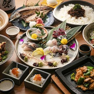 贅沢な一皿が揃うコース。全国津々浦々の銘酒飲み放題も