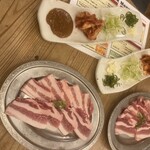 多来多来 - サムギョプサルセット