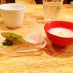 味酒 かむなび - 突き出し　すり流しのスープとお魚南蛮漬け