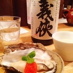 Umazake Kamunabi - 蒸し牡蠣のパプリカソース＋義侠　常温で