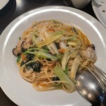 トラットリア ヴォーノ - カキと長ネギのペペロンチーノ