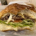 Cafe＆Diner KHB - クワトロチーズバーガーの断面