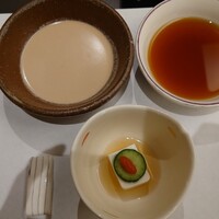 しゃぶしゃぶ・日本料理 木曽路 大宮店 - 先付の胡麻豆腐とタレ