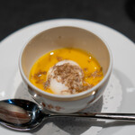 三和 - かぼちゃの温かいスープ、白トリュフ