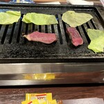 焼肉食道 大勝 - キャベツを食べながらの〜
