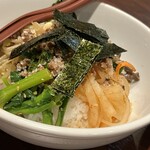 焼肉食道 大勝 - 野菜と海苔で見えませんが　お肉が埋まってます。