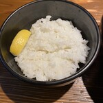 スープカリー 奥芝商店  - ご飯にレモンを添えて（味変できます）