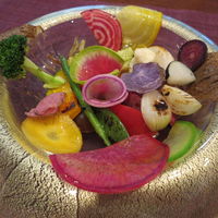 祗園245 - 色々野菜のサラダ、熟成黒ニンニクのソース2