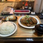 キッチン あずま - ⭐︎︎ チキンソテーガーリックソース   税込 １,０００ 円
      ※ 今回は久しぶりに、ごはん４００㌘の山盛りで♡