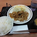 菩提寺パーキングエリア(上り線)  フードコート - 店員さんからご飯大盛りを勧めて頂きました