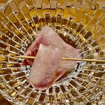 f - チカメ金時のカルパッチョ　なんと苺が巻いてあります