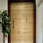 f - この扉の向こうには食のワンダーランドが待ってるんですよワクワク