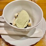 f - デザートは蕗の薹のアイスクリーム　目の前で作ってくれます