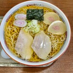 支那そば 伊藤 - 醤油の大です　煮豚もお麩もなるとも2枚ずつが嬉しい