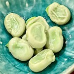 焼鳥 せきね - ちょっと皺寄っちゃったけどと言いながらお姉さんが出してくれた蚕豆は美味しい春の味