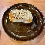 焼鳥 せきね - ワイフはワインを飲んでいるのでレバーペーストがお供です　私も御相伴にｗ