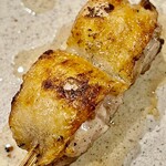焼鳥 せきね - 名古屋コーチンの腿肉です　今日一番の焼き上がりでしょうか　ジューシーで軽くて弾力があって最高の味わいです