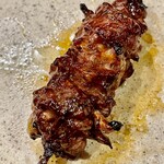 焼鳥 せきね - 絶品の背肝　これは素晴らしい焼き上がりでタレとも抜群の相性です