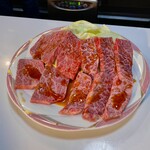 焼肉・円盤餃子　ひたち - 左からロース、カルビ。コレらもまた絶品