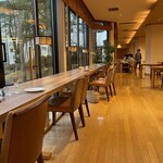 ゆと森倶楽部 - レストランの窓際席