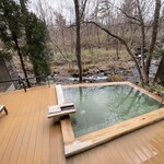 ゆと森倶楽部 - 4つある露天風呂が全て貸切風呂になっていました。その内のコチラが1番のお気に入りです！因みにこれは「しかく」の札です。