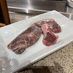 ゆと森倶楽部 - ココだけは焼かれる前の生肉サンプル(^^)